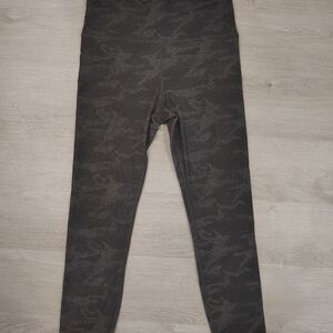 Vuori Women's Black Camouflage Leggings